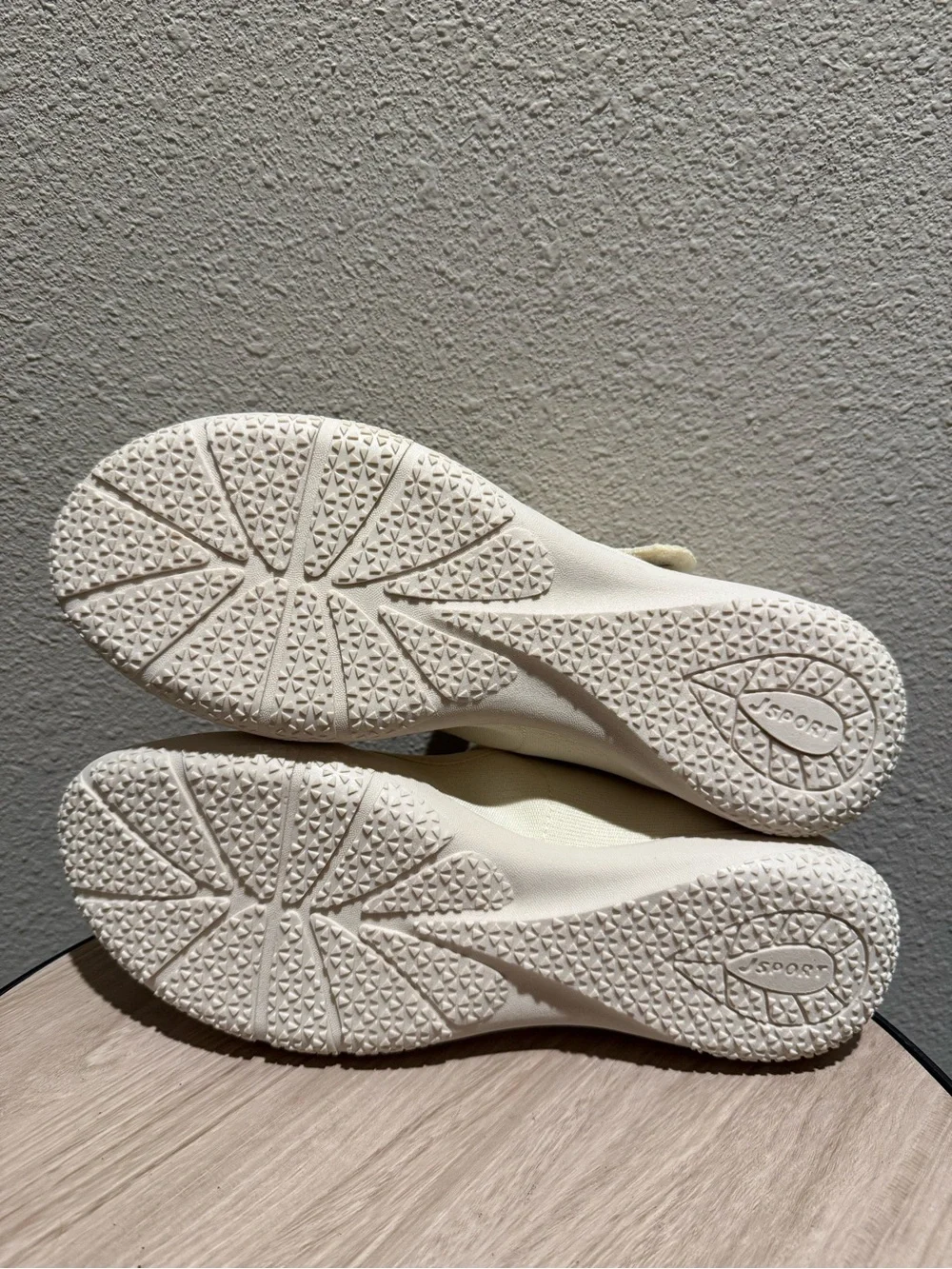 J Sport Jambu NWT Women’s Cream Melody Mary Jane Shoe Size 9